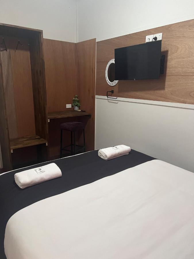 Gin Gin Budget Accommodation Ngoại thất bức ảnh