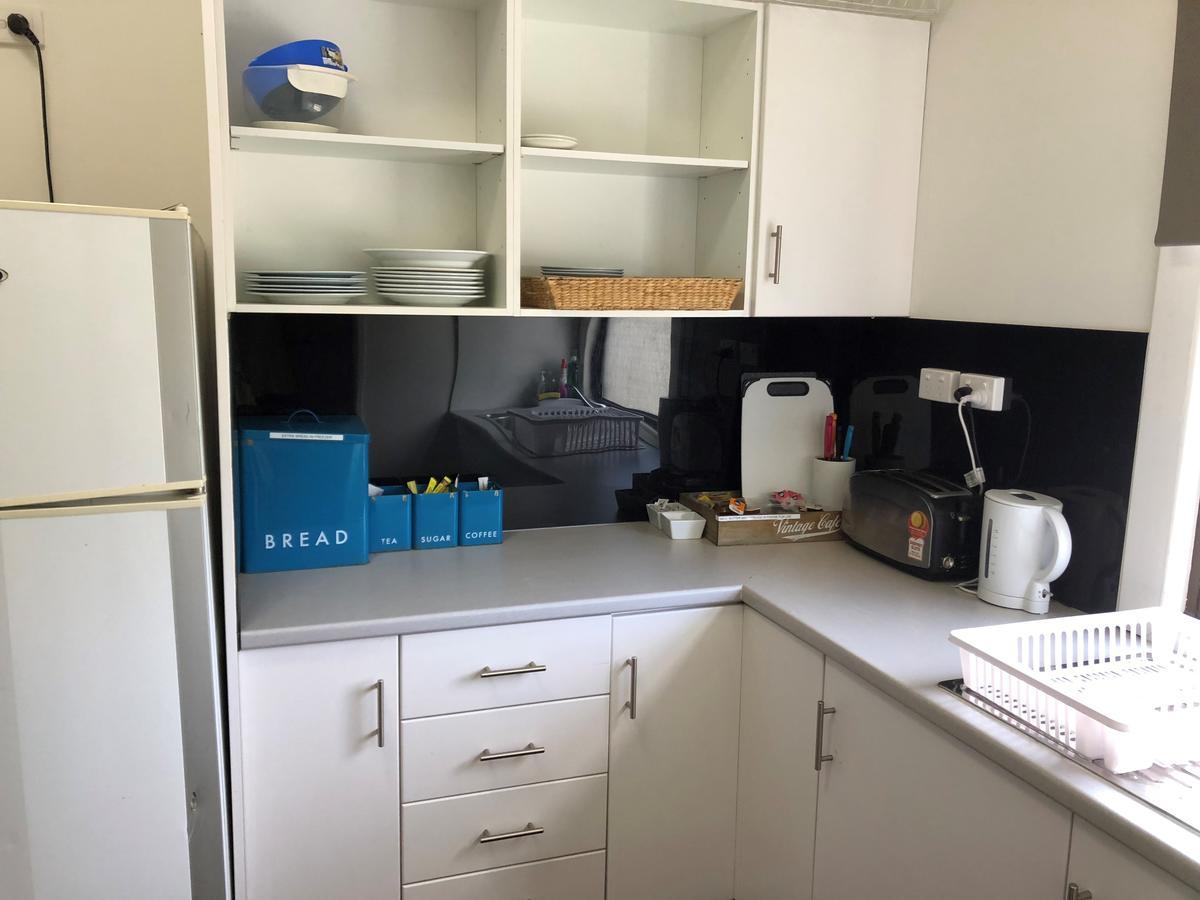 Gin Gin Budget Accommodation Ngoại thất bức ảnh